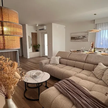 Navis Villa *