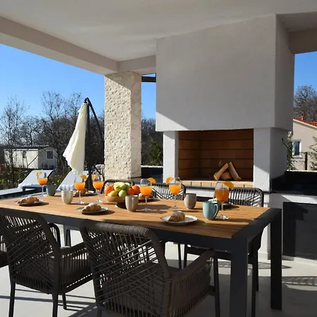Navis Villa *