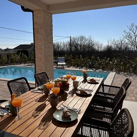 Villa Navis *